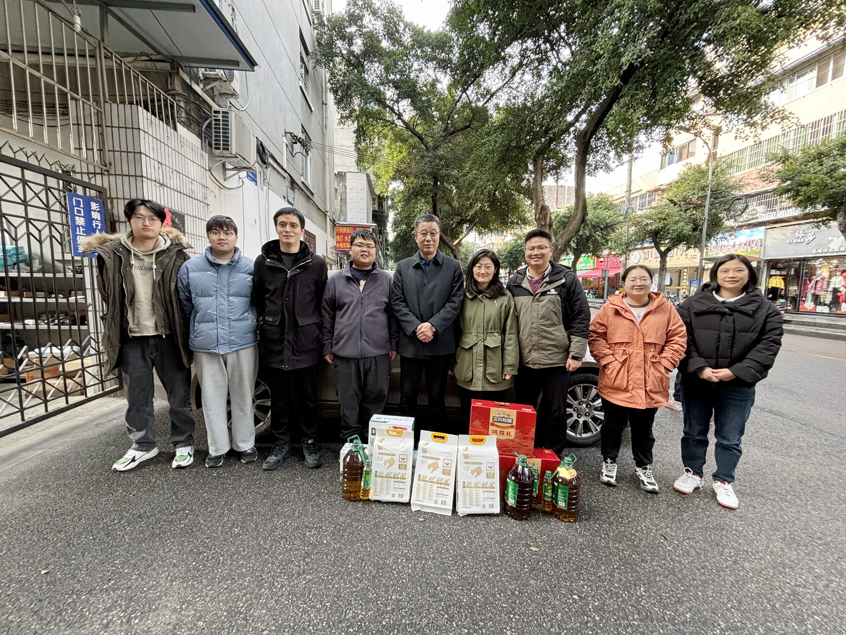 自然菲彩国际厅项目送温暖