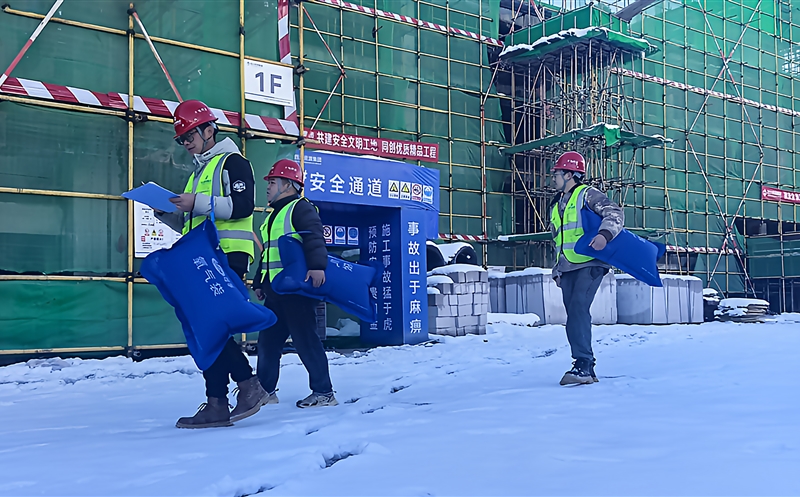 雪锁高原，，，，，匠心坚守∣攀西公司梭罗沟 项目部首雪日工作纪实