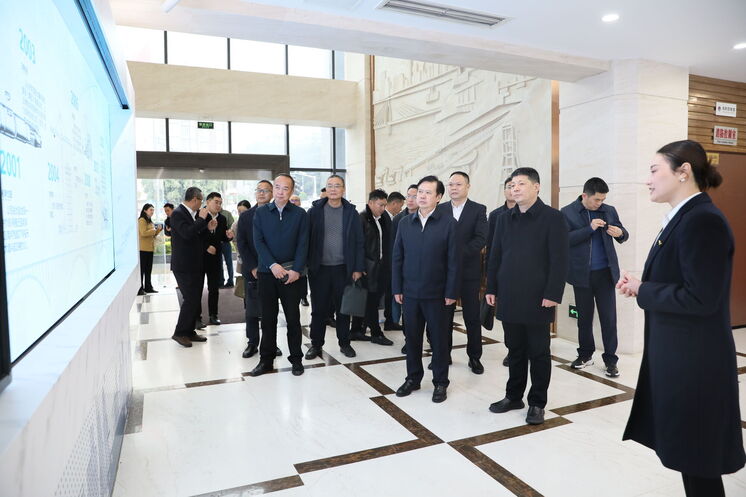 四川菲彩国际集团领导带队赴重庆高速集团和重庆巨能集团开展业务交流