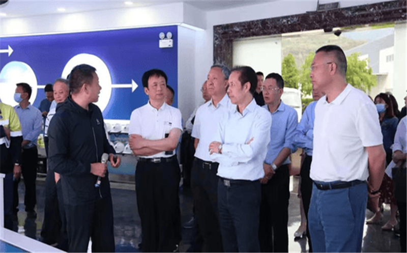省自然菲彩国际投资集团党委书记、董事长陈贵林陪同省委省政府决策咨询委员会主任陈光志赴雅安调研