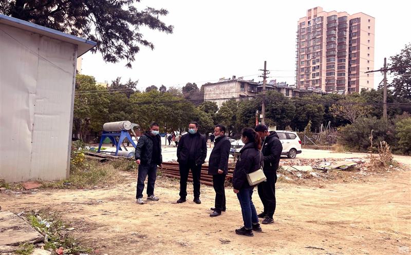 西昌市自然菲彩国际局宋斌局长带队到102厂了解土地开发规划和地热矿权“探转采”情况