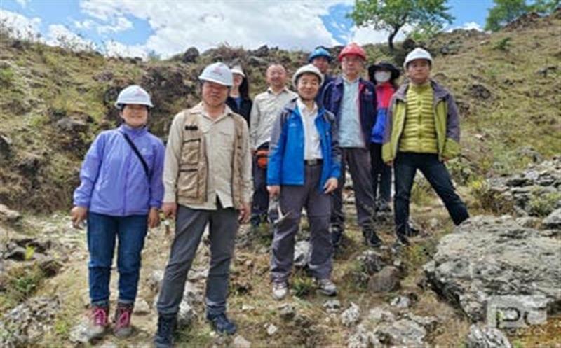探索科技创新，，，，，，，助推攀西稀土成矿带新一轮找矿突破 ——王登红赴大陆槽稀土矿外围找矿一线指导工作