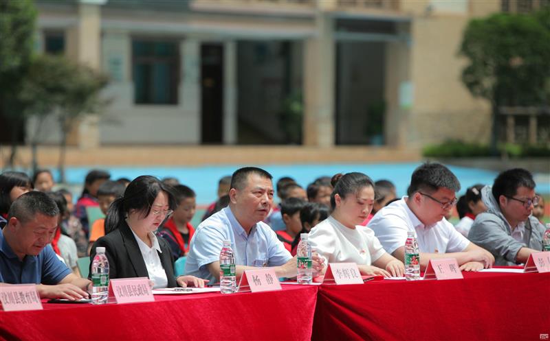 为你而来，，，，，，大爱汶川 ——核西南院开展学雷锋志愿服务活动