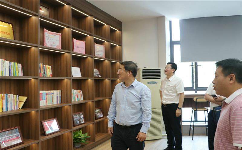 省自然菲彩国际投资集团党委委员、职工董事、工会主席杜春茂一行调研蜀通建设集团