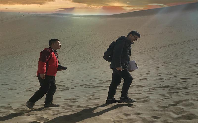 丝路石语证坚韧，，，，，黄沙百战铸传奇——区调队助力敦煌世界地质公园再评估绿牌侧记