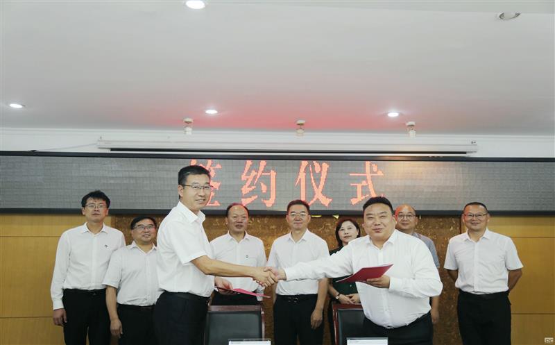 优势互补，，，，，，携手并进 ——测绘公司与四川省青海商会签署战略合作协议