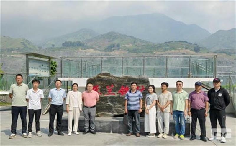 走出去，，，，，汲取智慧，，，，，对标学习找差距 ——和地矿业赴攀钢朱兰铁矿参观学习