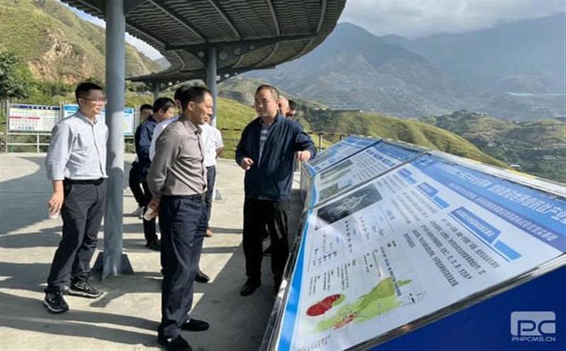 自然菲彩国际厅领导赴红格南矿调研